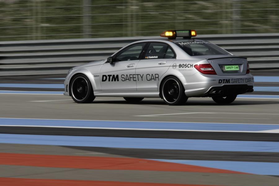  Mercedes-Benz C63 AMG DTM Safety Car 2011 года  (фото 4 из 8)